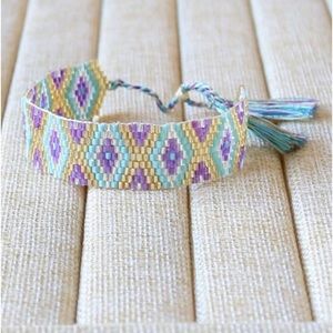 Boho seed bead bracelet - tassel closure